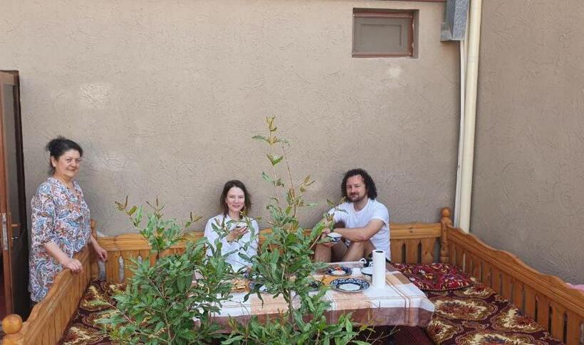 スタンダードシティビュールーム, Guest House Art Postindoz