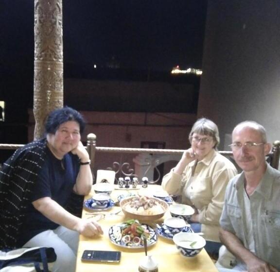 スタンダードシティビュールーム, Guest House Art Postindoz