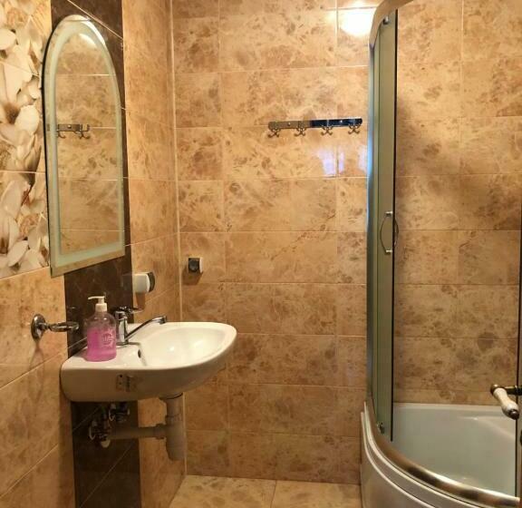 Номер Стандарт Трехместный, будинок художника шипіт