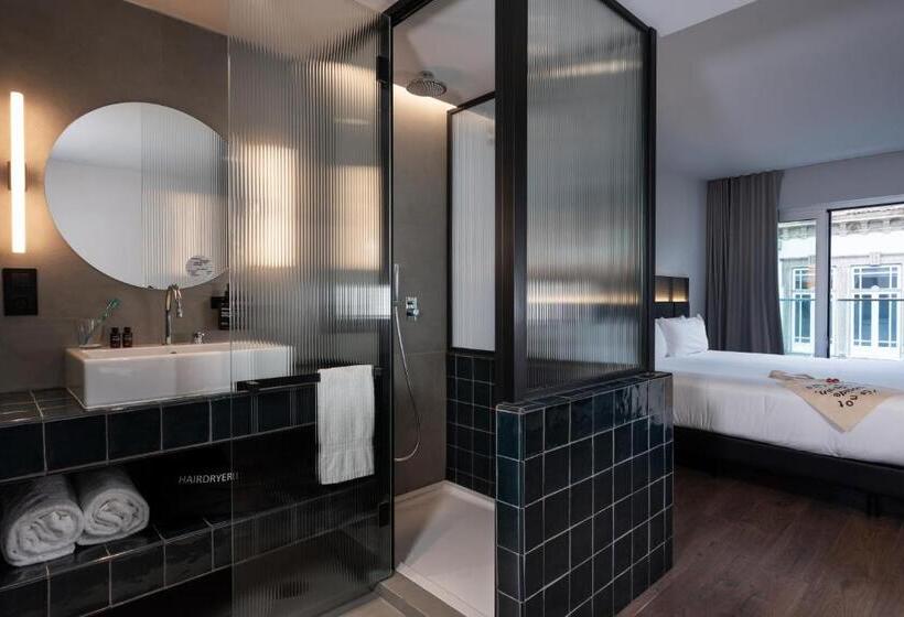 اتاق لوکس با چشمانداز شهر, Chic & Basic Gravity