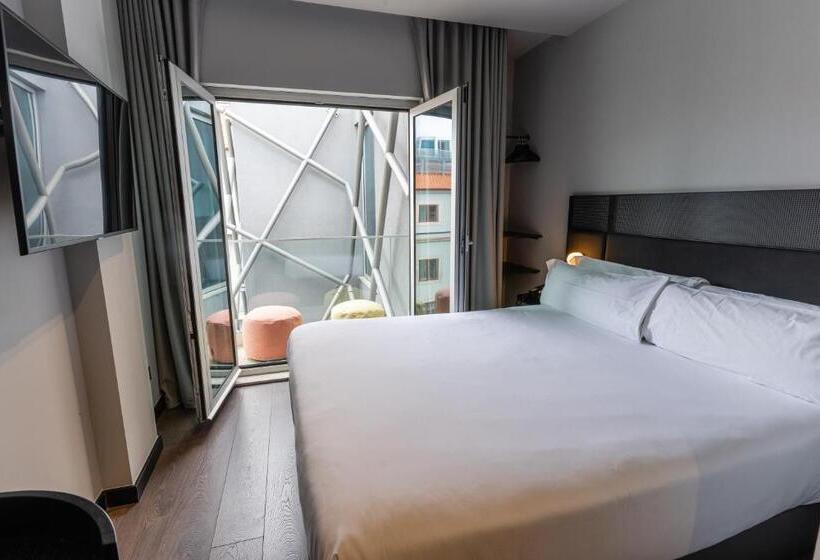 اتاق ساده با بالکن, Chic & Basic Gravity