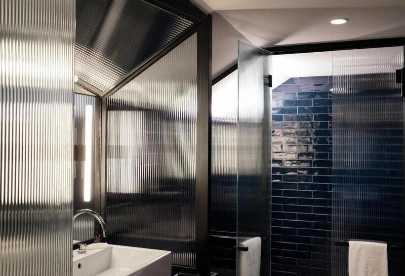 مجموعه ویستا شهر, Chic & Basic Gravity