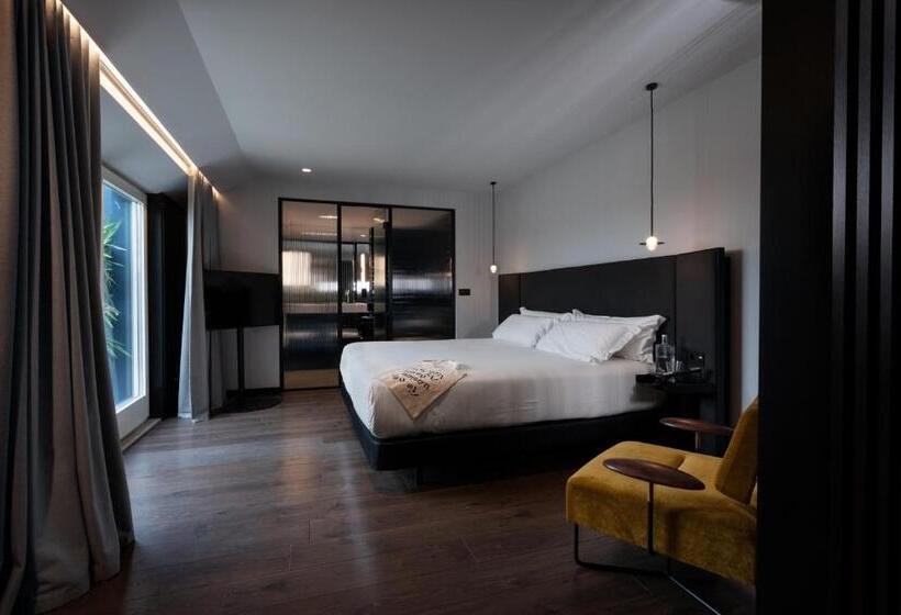 مجموعه ویستا شهر, Chic & Basic Gravity