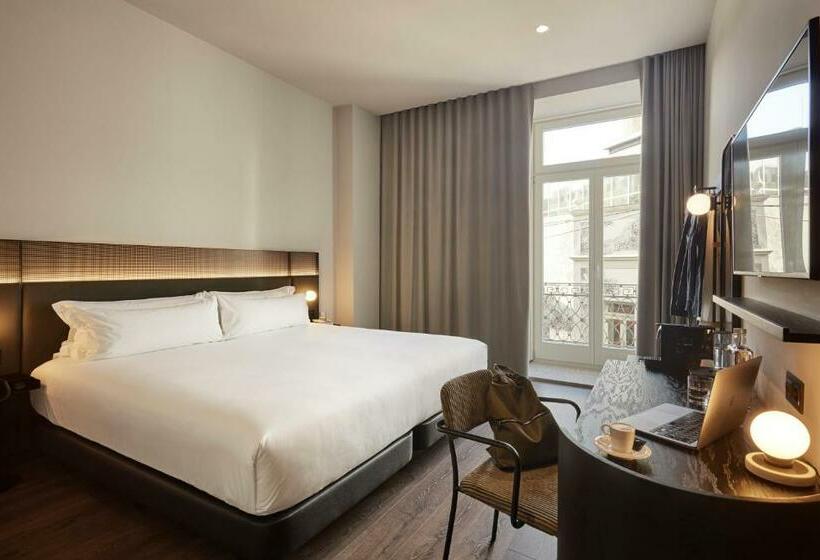 اتاق لوکس با چشمانداز شهر, Chic & Basic Gravity