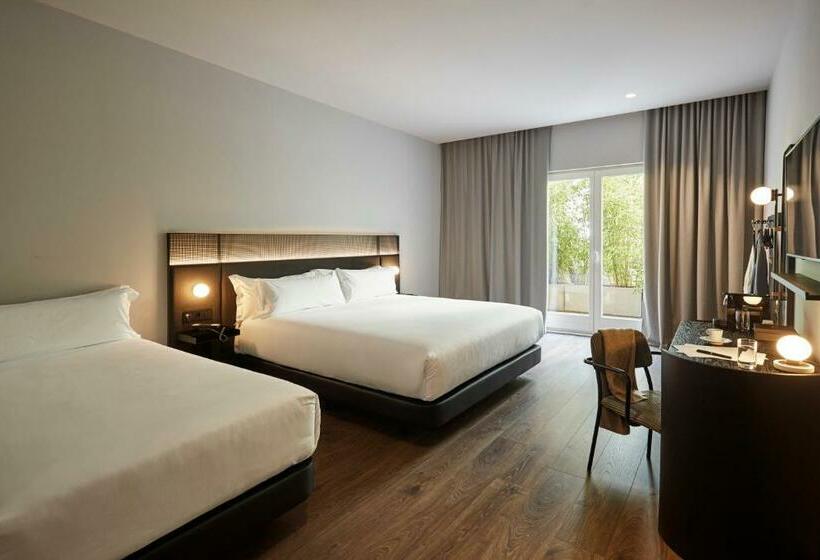 اتاق لوکس با چشمانداز باغ, Chic & Basic Gravity