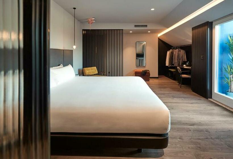 مجموعه ویستا شهر, Chic & Basic Gravity