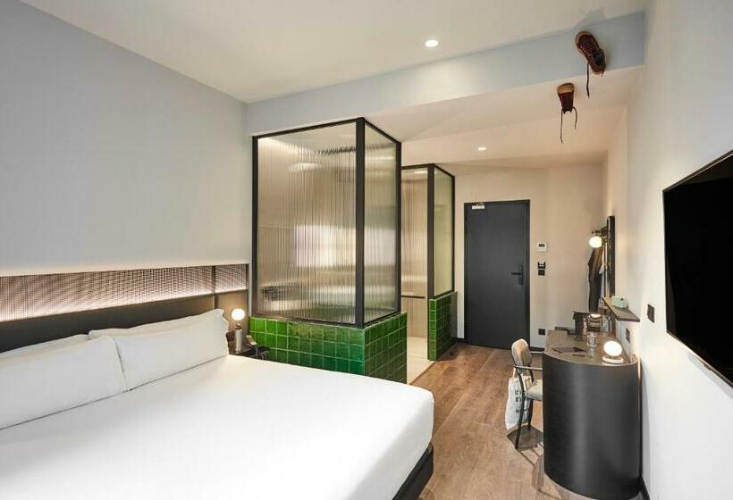 اتاق خانوادگی, Chic & Basic Gravity