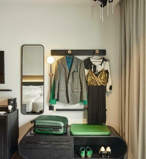 اتاق خانوادگی, Chic & Basic Gravity