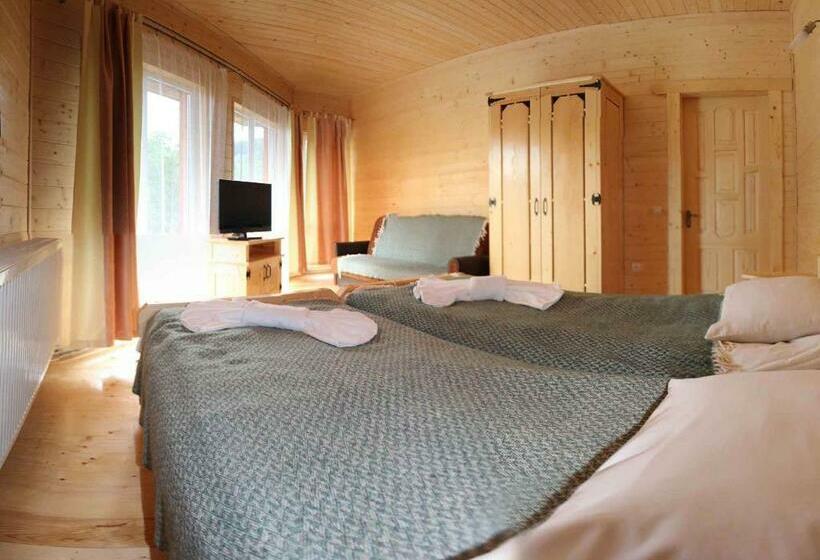 خانه 4 خوابه, під каштаном