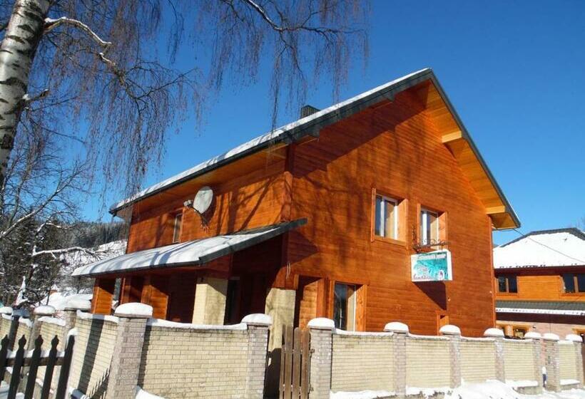 خانه 4 خوابه, під каштаном