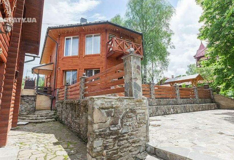 خانه 4 خوابه, під каштаном