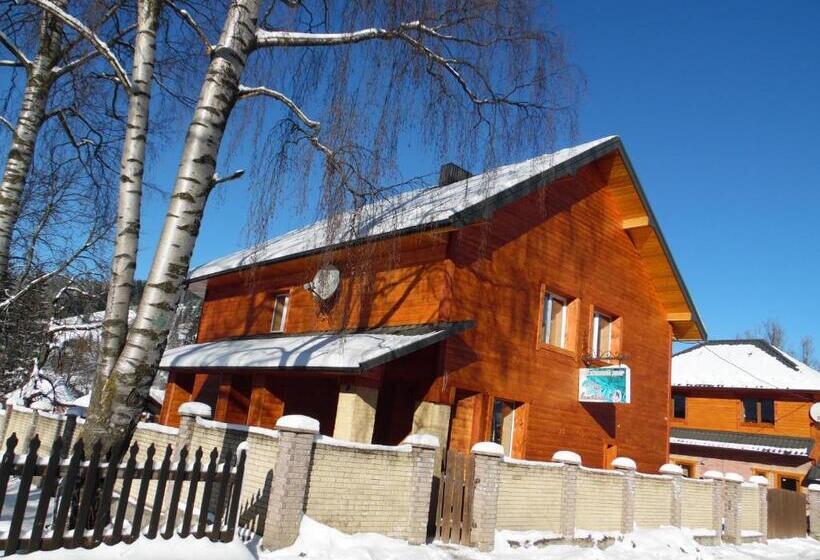 خانه 4 خوابه, під каштаном