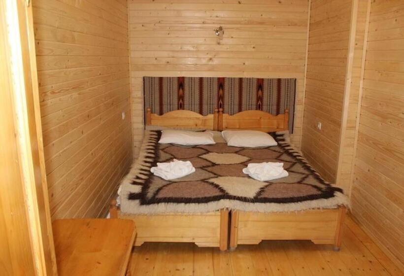 اتاق سوپریور سه تخته, під каштаном