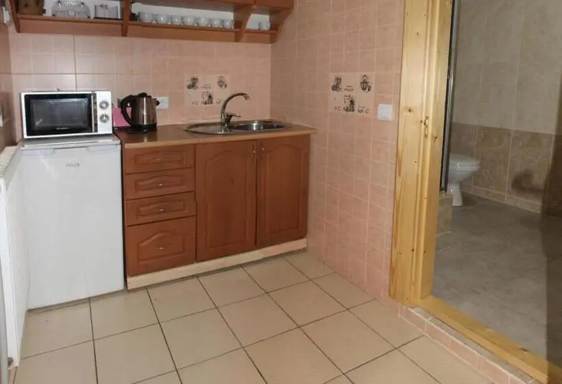 スーペリアの4人部屋, під каштаном