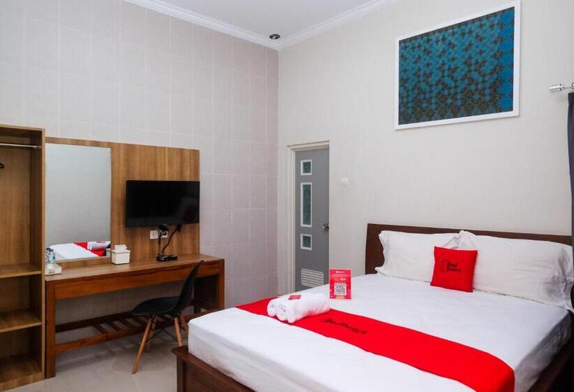 Номер Deluxe, Reddoorz Syariah Near Pascasarjana Ugm 3
