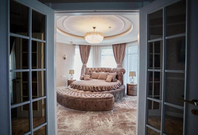 جناح, Royal Hotel Samarkand