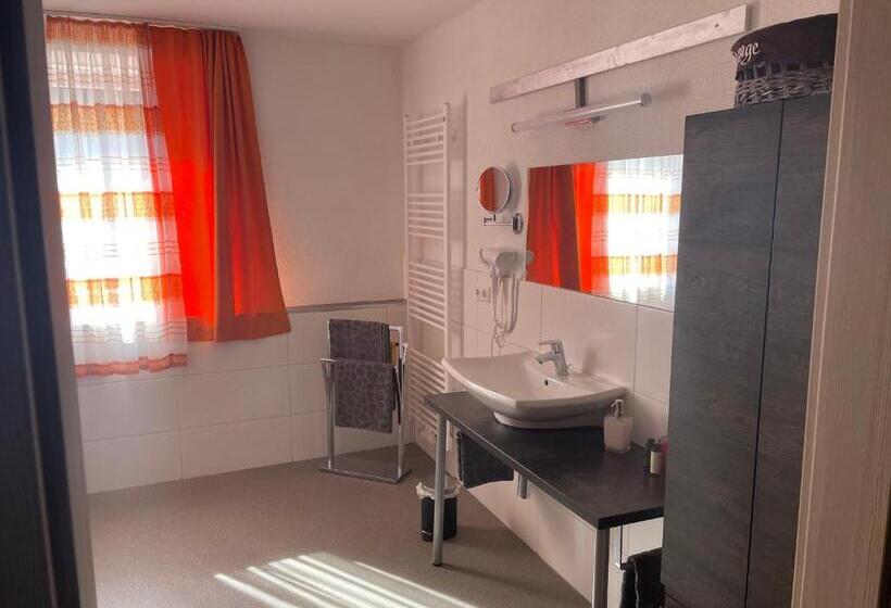 Люкс 2 Спальни, Landhotel Müller Im Donautal