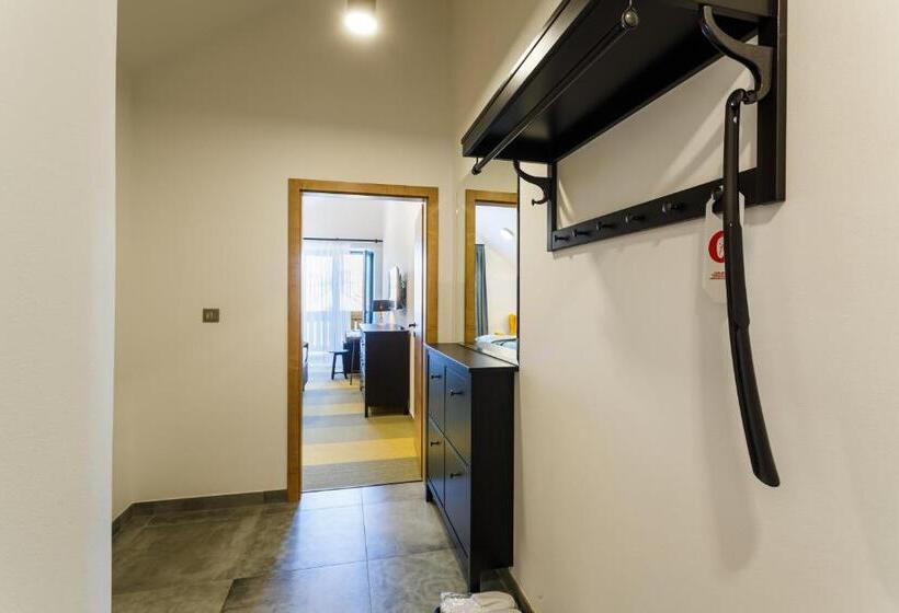 חדר סטנדרט עם מרפסת, Restaurace A Penzion Pod Lipami Metylovice