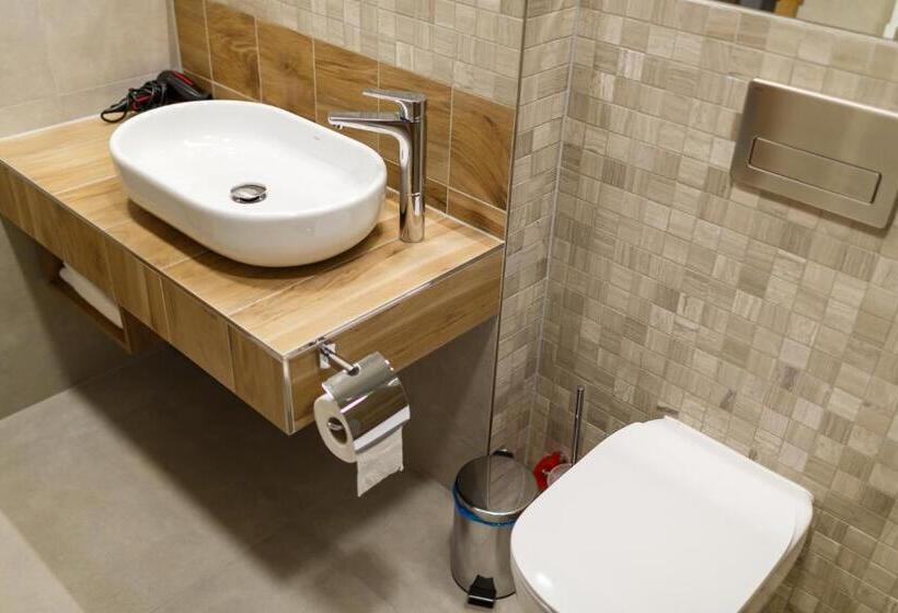 חדר סטנדרט לשלושה עם מרפסת, Restaurace A Penzion Pod Lipami Metylovice