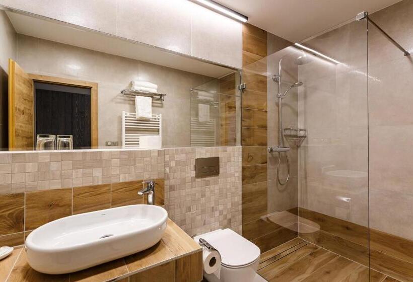 חדר סטנדרט לשלושה עם מרפסת, Restaurace A Penzion Pod Lipami Metylovice