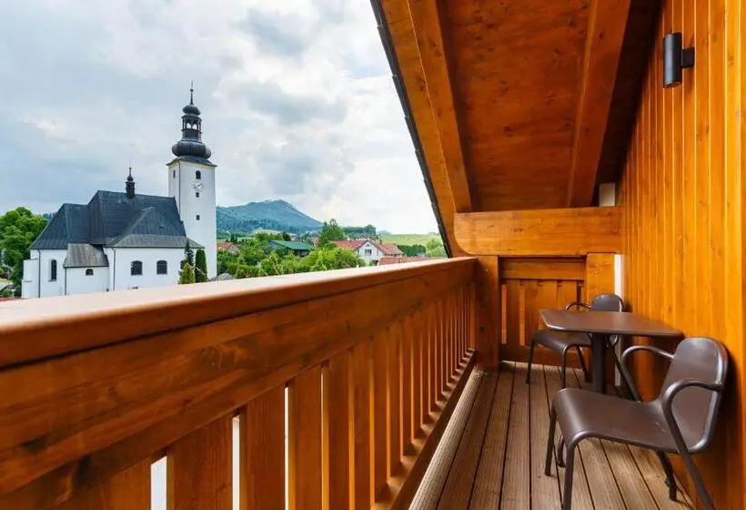 デラックストリプルルーム, Restaurace A Penzion Pod Lipami Metylovice