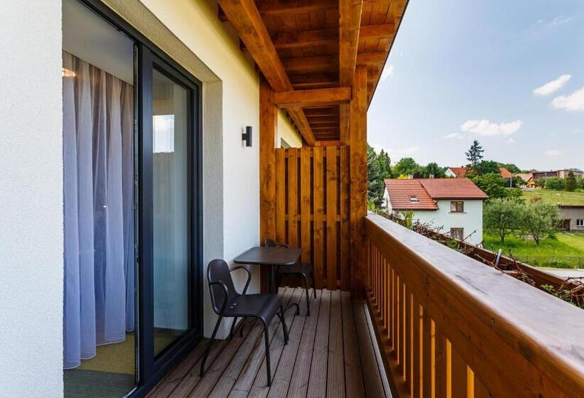 סוויטה עם מרפסת, Restaurace A Penzion Pod Lipami Metylovice