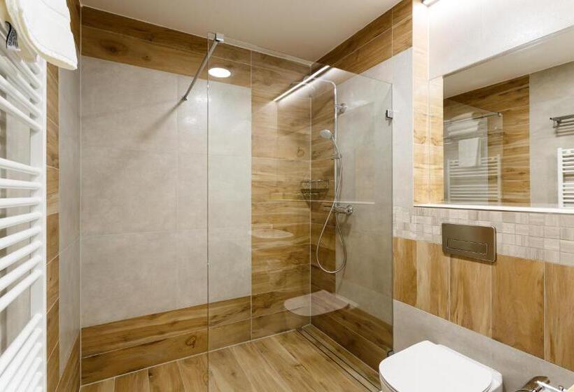 סוויטה עם מרפסת, Restaurace A Penzion Pod Lipami Metylovice