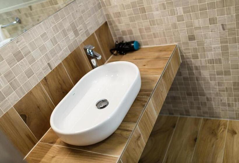 חדר לארבעה סטנדרטי עם מרפסת, Restaurace A Penzion Pod Lipami Metylovice