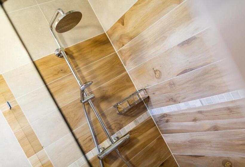 חדר לארבעה סטנדרטי עם מרפסת, Restaurace A Penzion Pod Lipami Metylovice