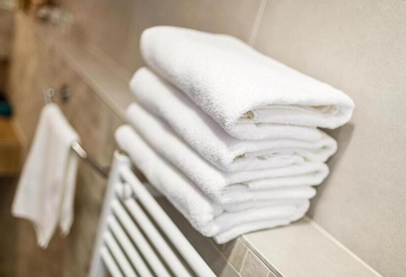 חדר לארבעה סטנדרטי עם מרפסת, Restaurace A Penzion Pod Lipami Metylovice