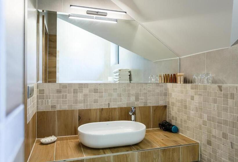 חדר לארבעה סטנדרטי עם מרפסת, Restaurace A Penzion Pod Lipami Metylovice