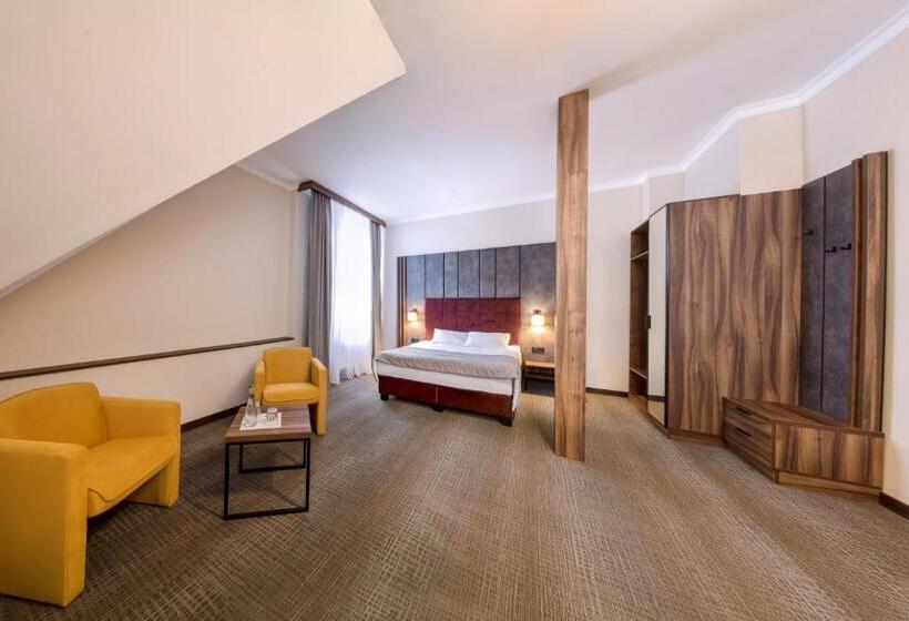 سوئیت با تخت بزرگ, байків