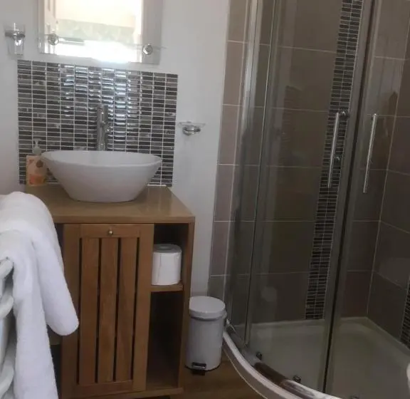 キングサイズベッドのスタンダードルーム, Frongaer Bed And Breakfast