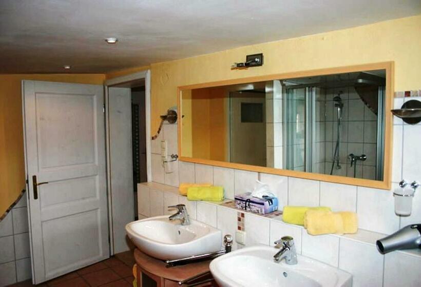 Апартаменты 2 Спальни, Bauernhof Heist