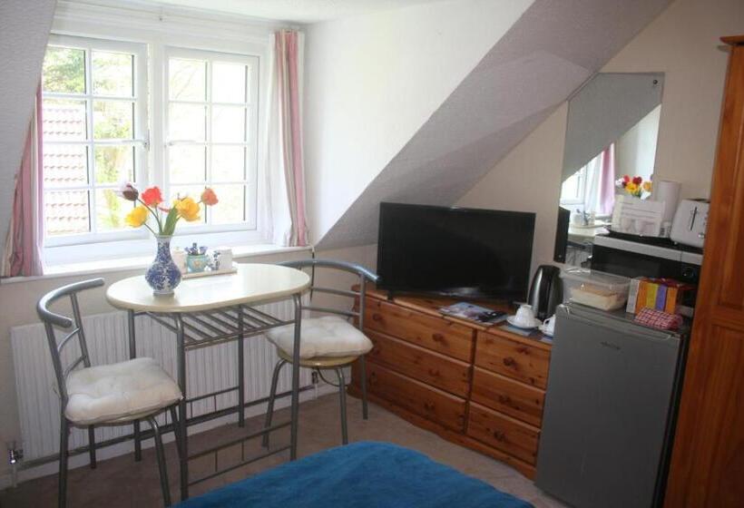 Standard room with outdoor bath, Coynant Farm Guesthouse   Farm Park Stay