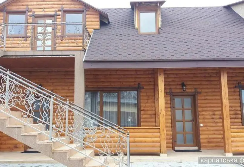 バルコニー付き1ベッドルームアパートメント, Karpatska Forel