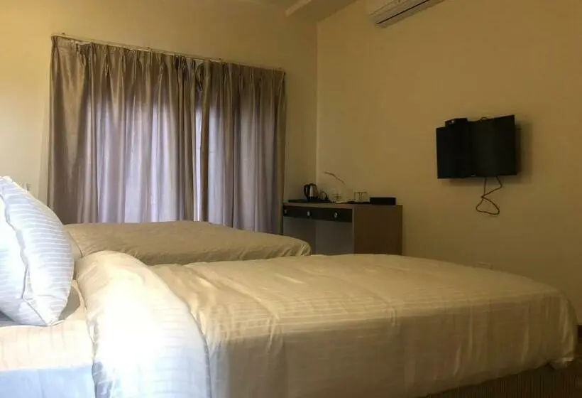 Chambre Triple Economy, Sharanam