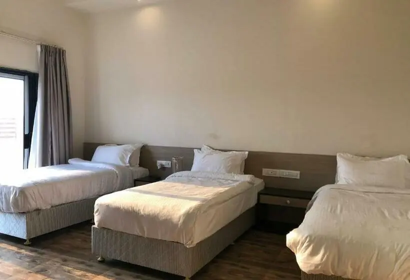 Chambre Triple Economy, Sharanam