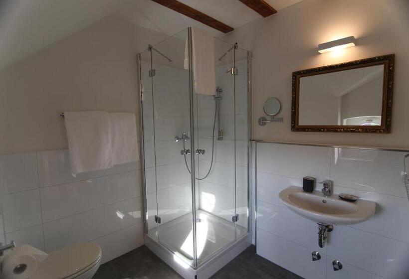 Номер Deluxe, Zum Bahnhof 1894