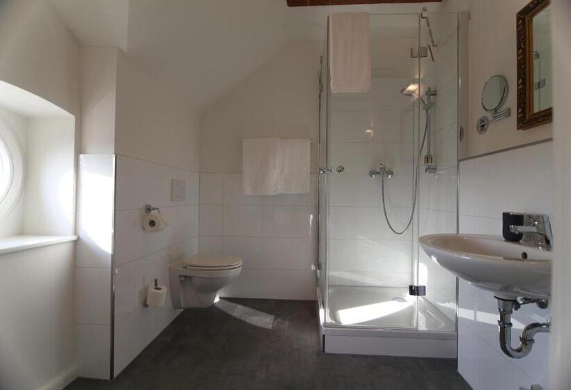 Номер Deluxe, Zum Bahnhof 1894