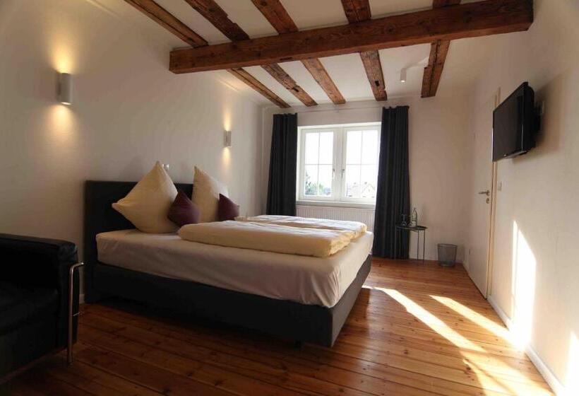 Номер Deluxe, Zum Bahnhof 1894