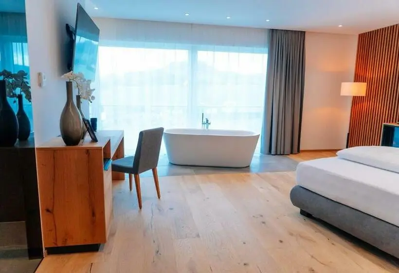 デラックスジュニアスイート, Patrix Hotel, Restaurant, Bar