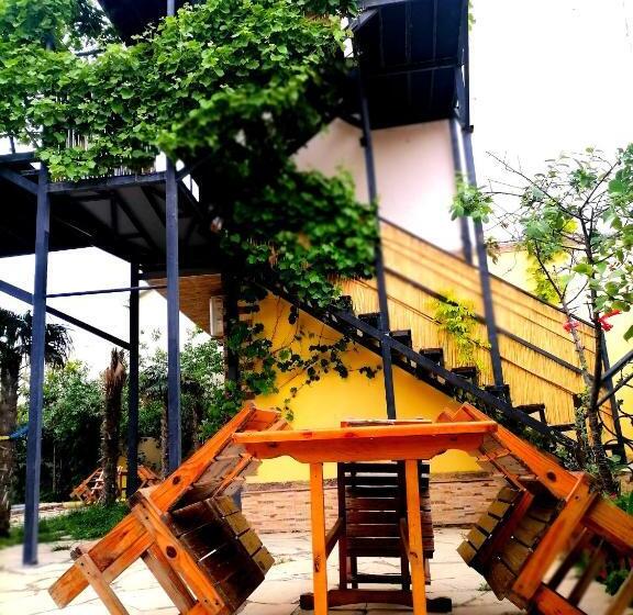 חדר קומפורט לשלושה, Baku Black Mountain Guest House