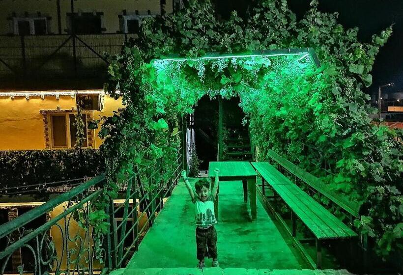 חדר קומפורט לשלושה, Baku Black Mountain Guest House