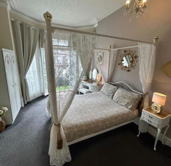 Номер Deluxe Вид на Море, The Little Emily   Room Only