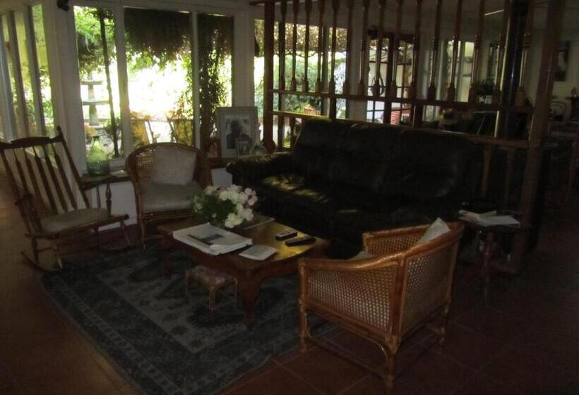 דירת חדר, Hacienda Santa Clara