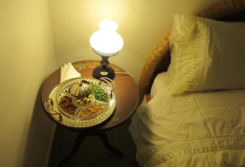 דירת חדר, Hacienda Santa Clara