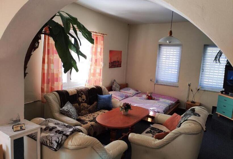 جناح, Penzion U Krtka