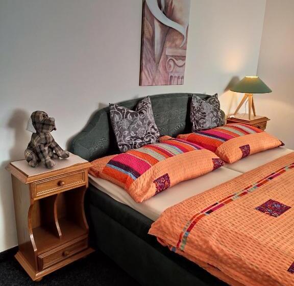 غرفة قياسية ثلاثية, Penzion U Krtka