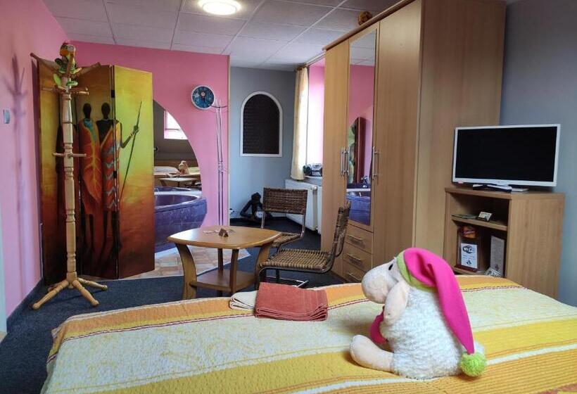 غرفة قياسية ثلاثية, Penzion U Krtka